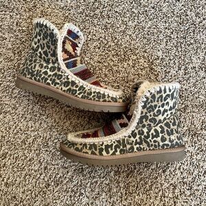Very G Womens Cozy Sherpa Tribal Moc Shoe